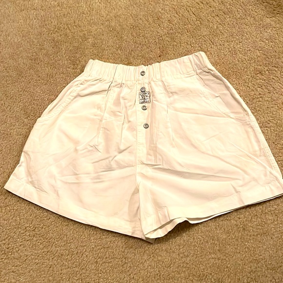 Energie Pants - Energie White cotton shorts. Size medium.